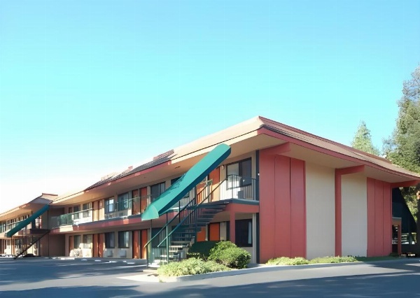 Days Inn by Wyndham Gilroy image 15