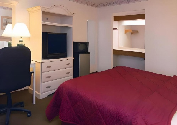 Days Inn by Wyndham Gilroy image 19