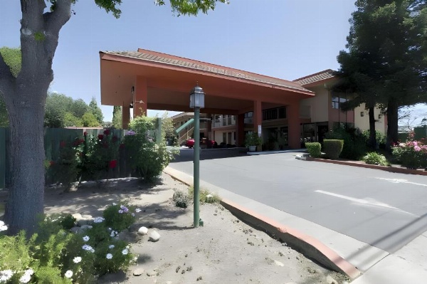 Days Inn by Wyndham Gilroy image 9